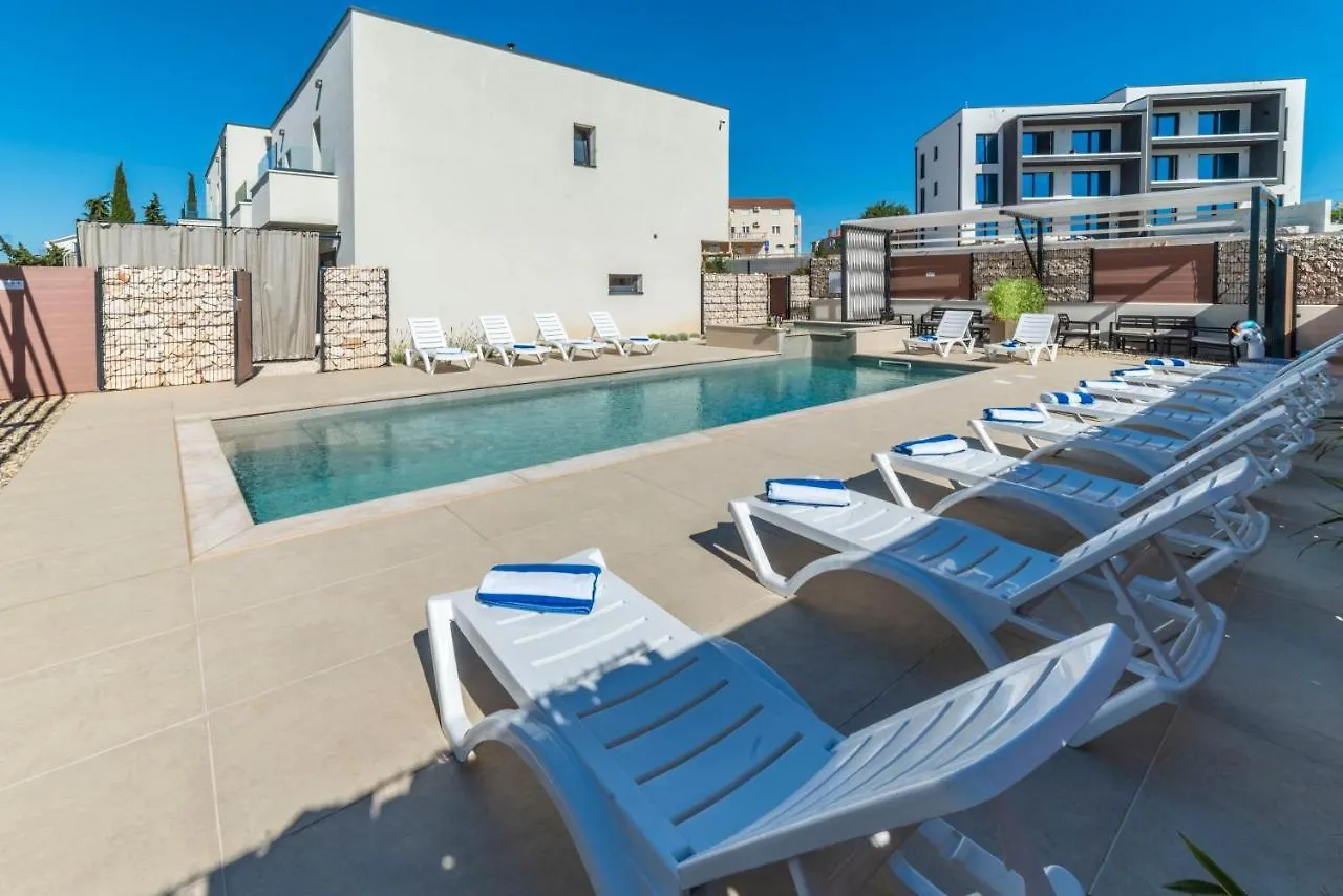 Pinna Residence - Vanga Пула Апартаменты