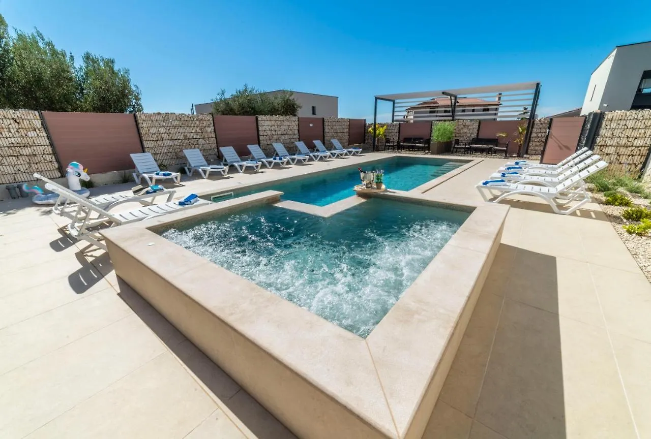 Pinna Residence - Vanga Пула