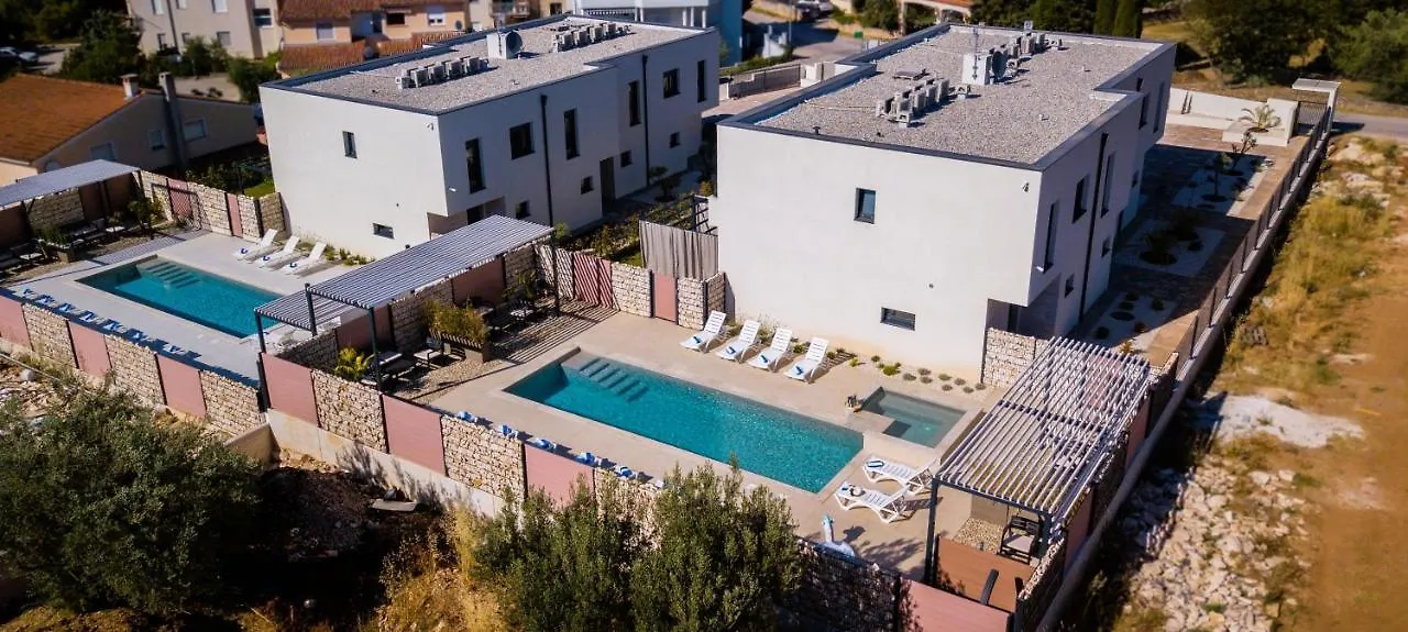 Pinna Residence - Vanga Пула Апартаменты